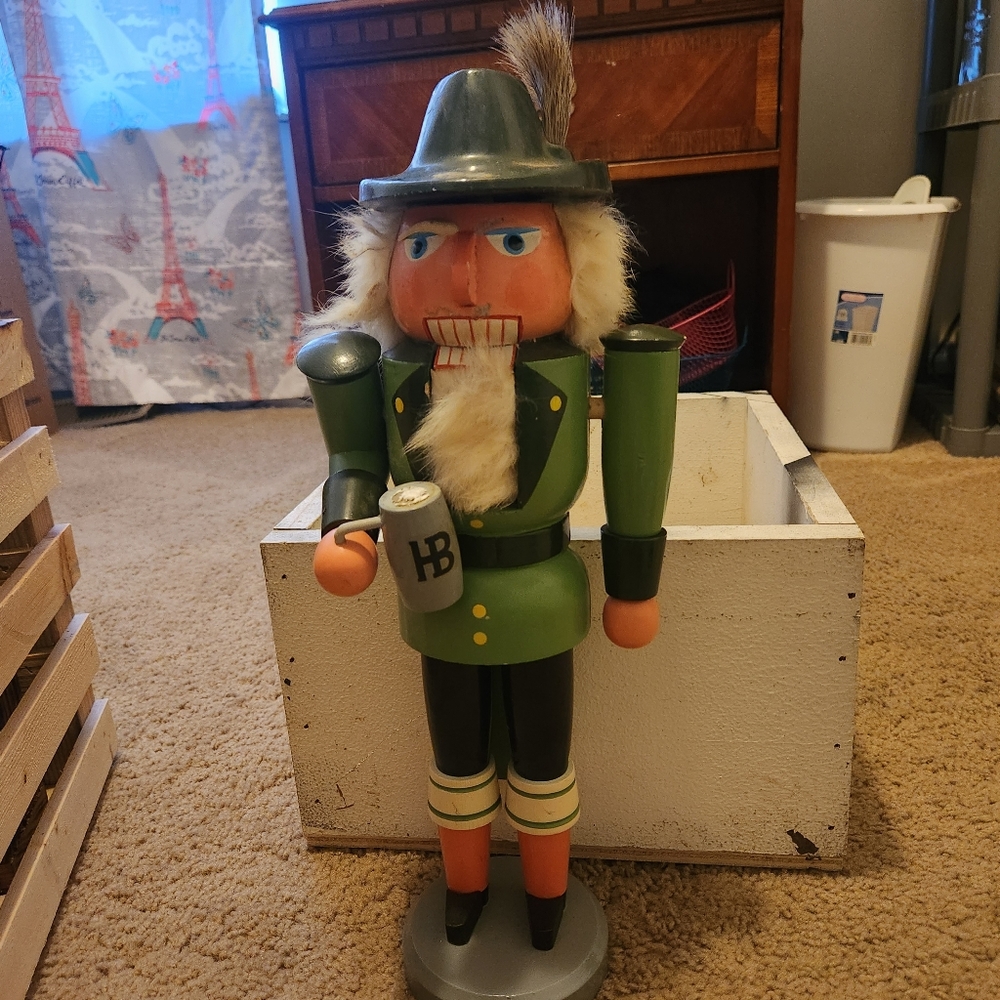 Nutcracker - Picture 2 of 4